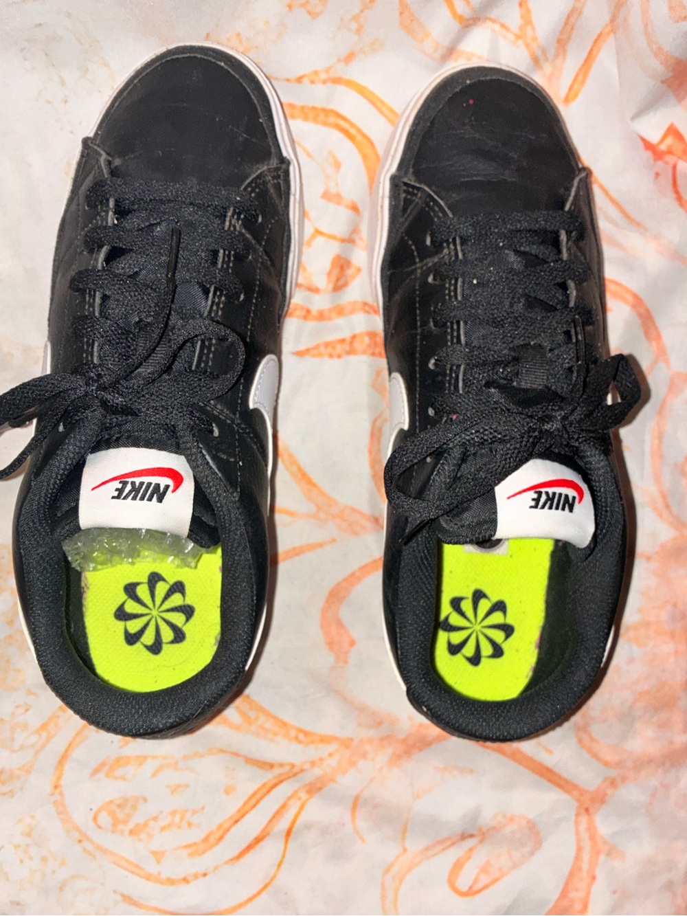 Nike Black Leather Low-Top Sneakers with White Swoosh and Sole - Picture 5 of 8